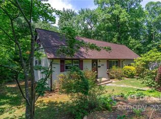 653 Salisbury Rd, Hendersonville, NC 28792