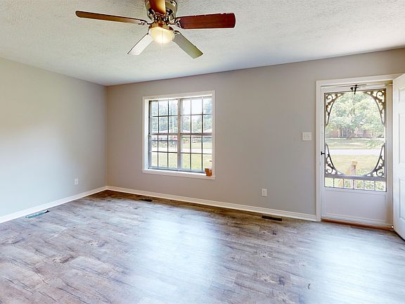 5th image of 804 Moody Dr