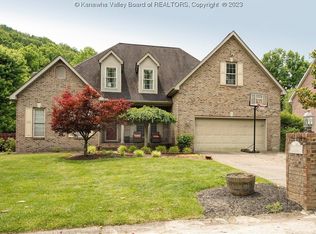 1033 Wethersfield Xing, Hurricane, WV 25526