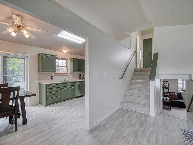 741 Clarence Ct — Photo 17