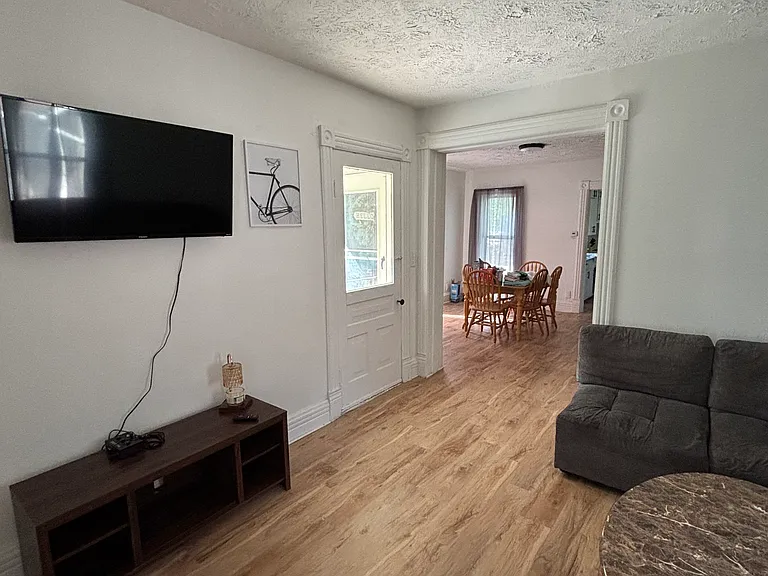 110 W Hanover St — Photo 16