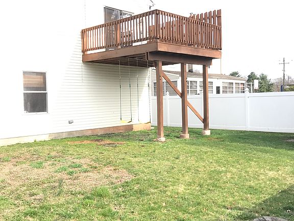 Rear 2nd Fl Deck