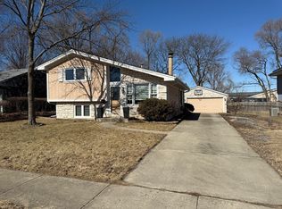 414 Audubon Rd, Streamwood, IL 60107