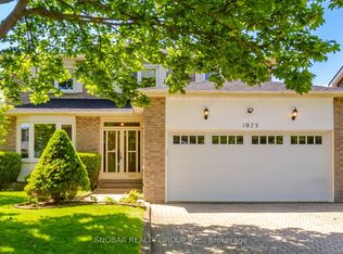 1075 Rowan Ct, Mississauga, ON L4W 3M7