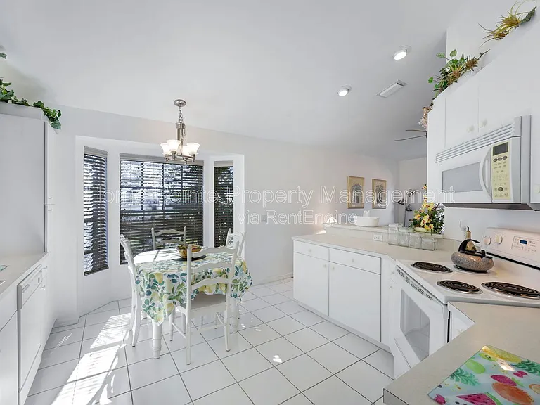 20161 Seagrove St #108 — Photo 7