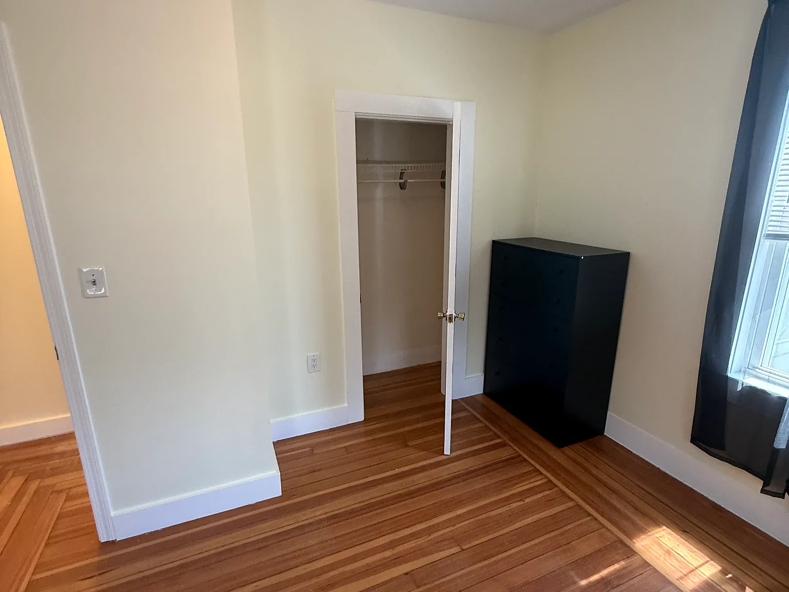 3 bed, 1100 sqft, $2,775 — Photo 3