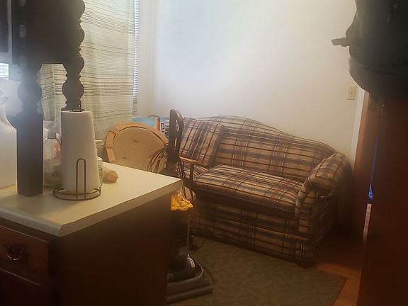 2nd image of 1453 Valley View Dr APT A