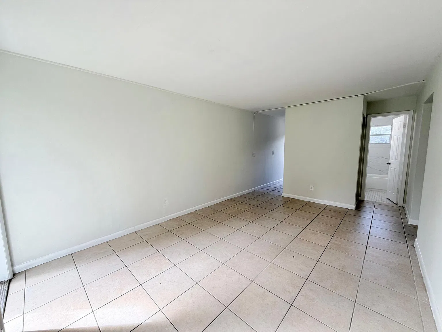 2 bed, 1.0 bath, 900 sqft, $1,800 — Photo 3