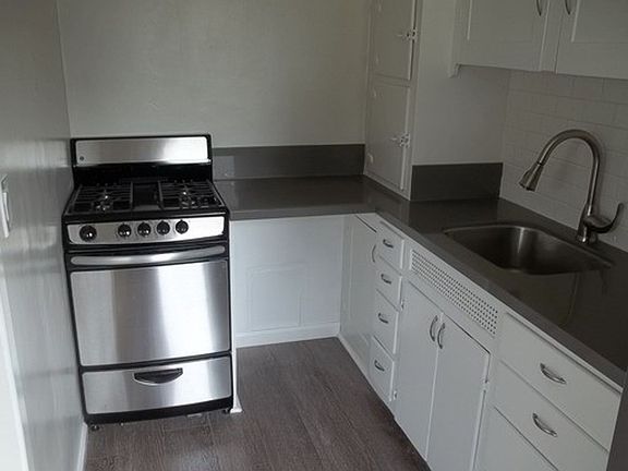 4th image of 942 Beech St #135