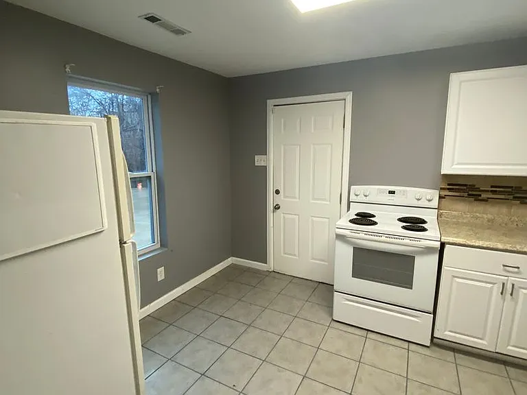 5518 N Broadway St — Photo 11