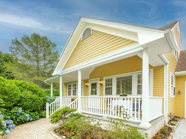 https://photos.zillowstatic.com/fp/3f3c2c067a0202a2caec50e46a393c2f-p_e.webp