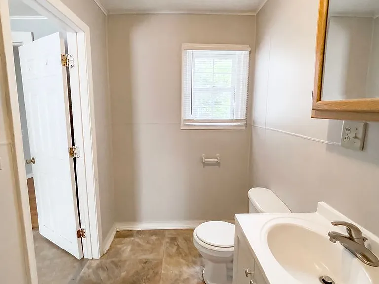 2217 S Jefferson St — Photo 20