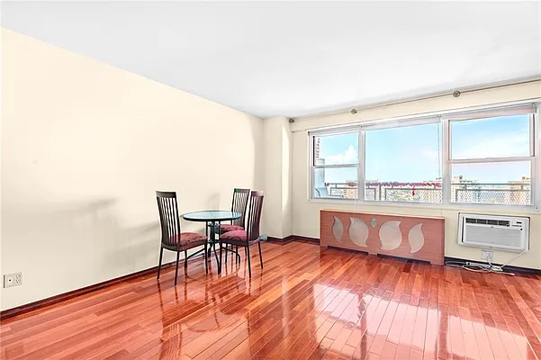 Sold by Remax Edge | media 25