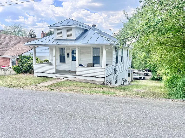 4 Tucker St — Photo 3