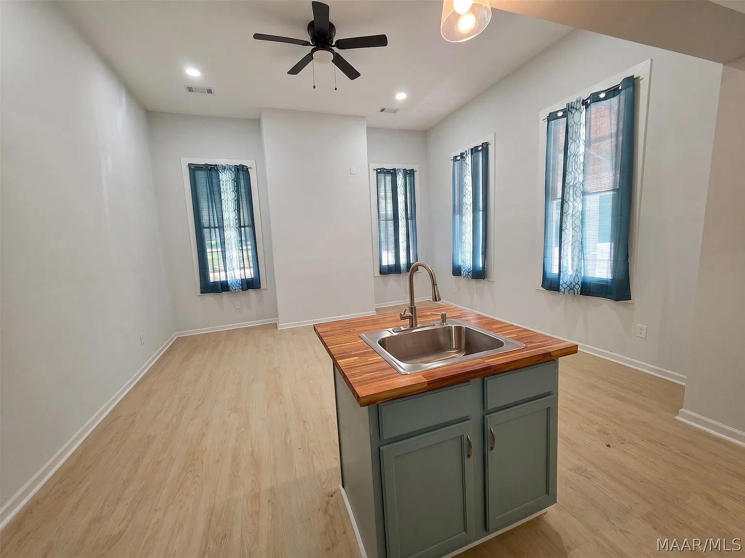 2 bed, 1.0 bath, 1208 sqft, $1,200 — Photo 4