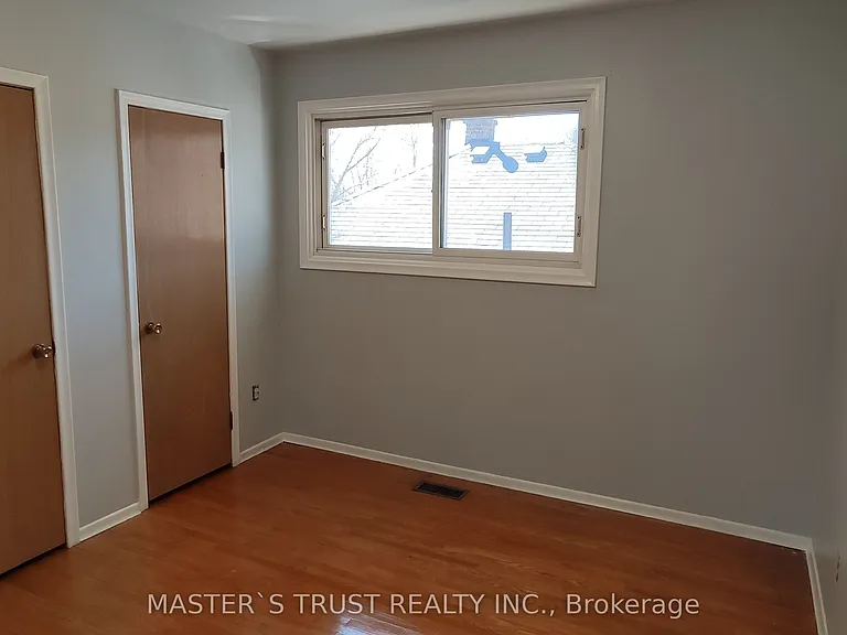 30 William St #UPPER — Photo 9