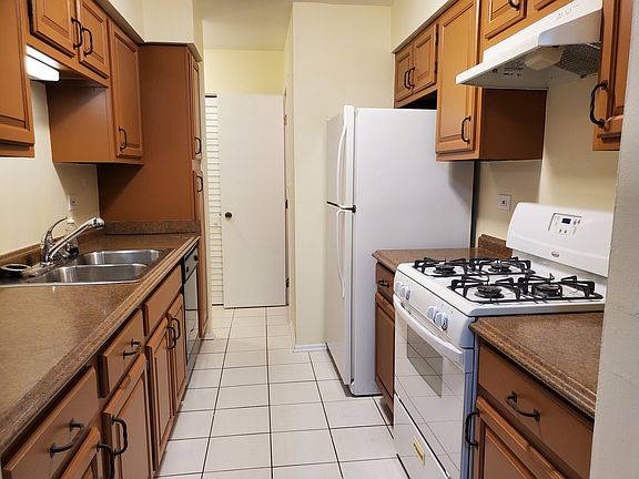 4th image of 4525 Provincetown Dr