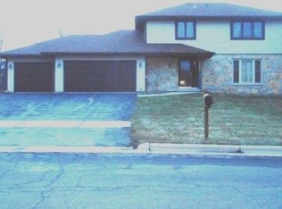 2884 Charleston Dr, Fitchburg, WI 53711
