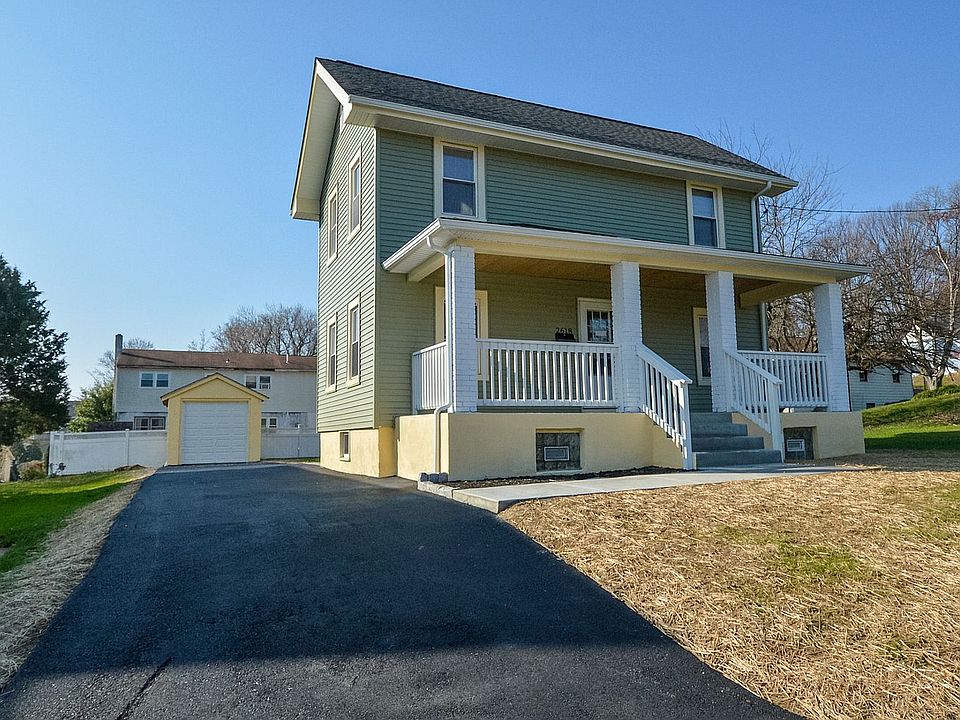 1st image of 2618 Dumont Ave