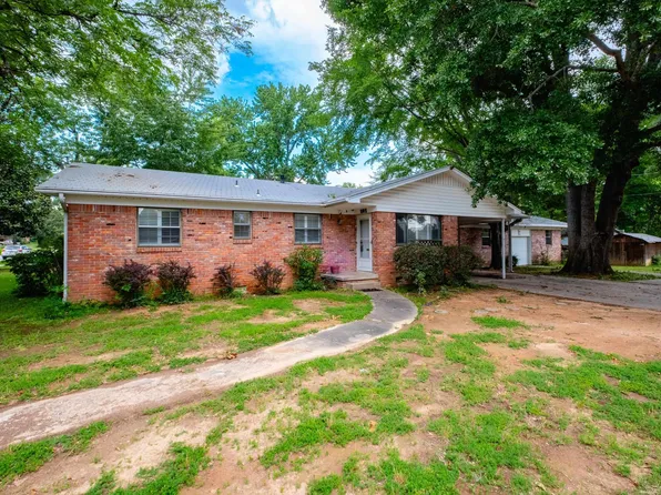 101 Poinsetta Dr, Little Rock, AR 72205