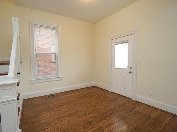 5th image of 410 Oak St