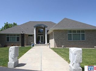700 Pine Tree Ln, Lincoln, NE 68521