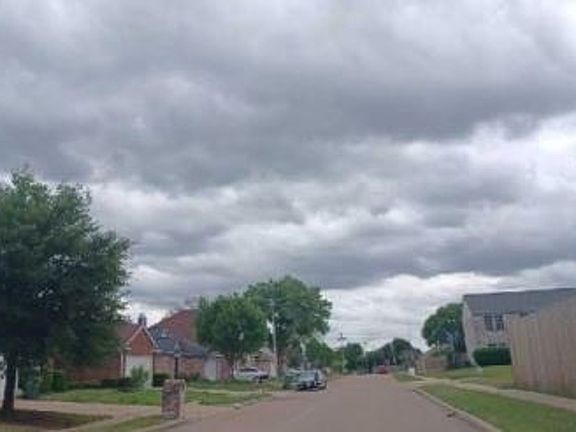 Exterior Neighborhood (street photo)