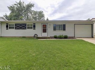 1236 Dogwood Ln, Bloomington, IL