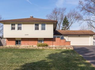 2S104 Ivy Ln, Lombard, IL 60148