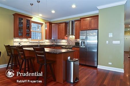 5th image of 2229 N Leavitt St #1