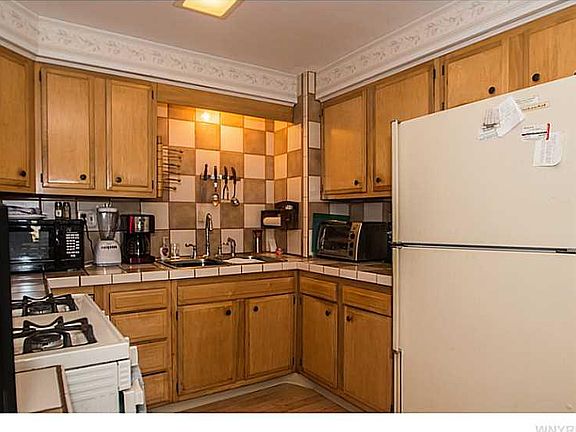 2nd image of 927 Losson Rd