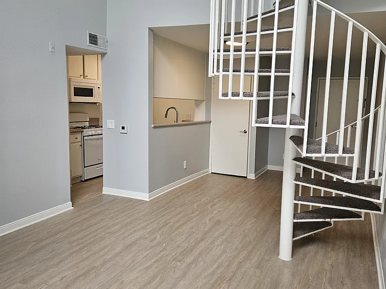 1375 Midvale Apartments — Photo 46