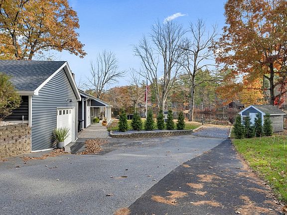 3rd image of 16 Sandy Cove Rd