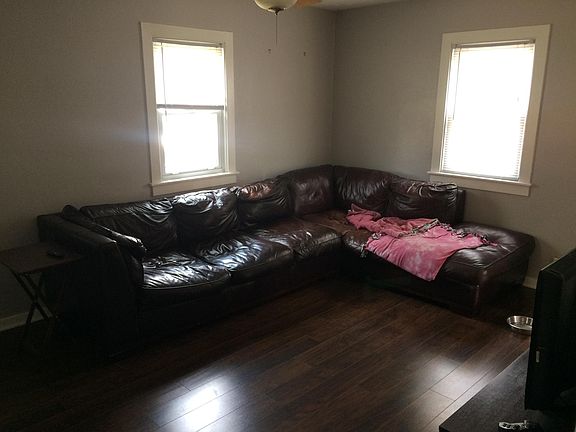 2nd image of 425 Wilson Ave