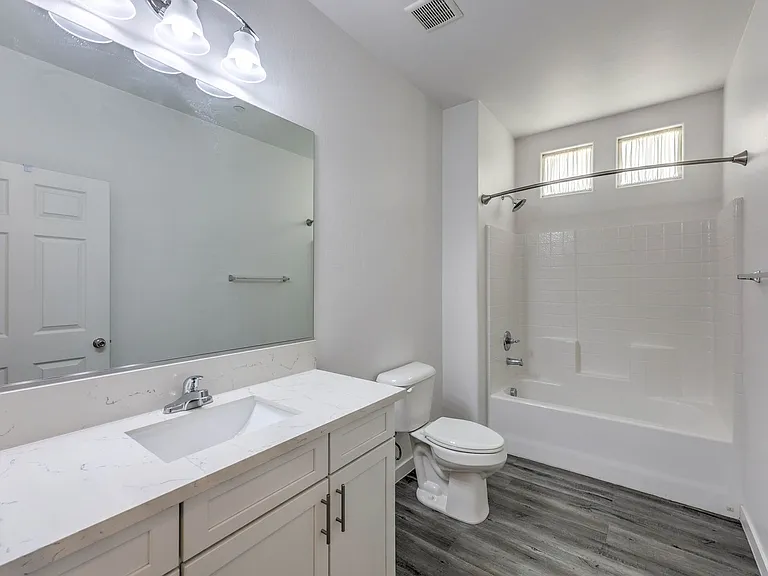 1535 Franklin Ln — Photo 19