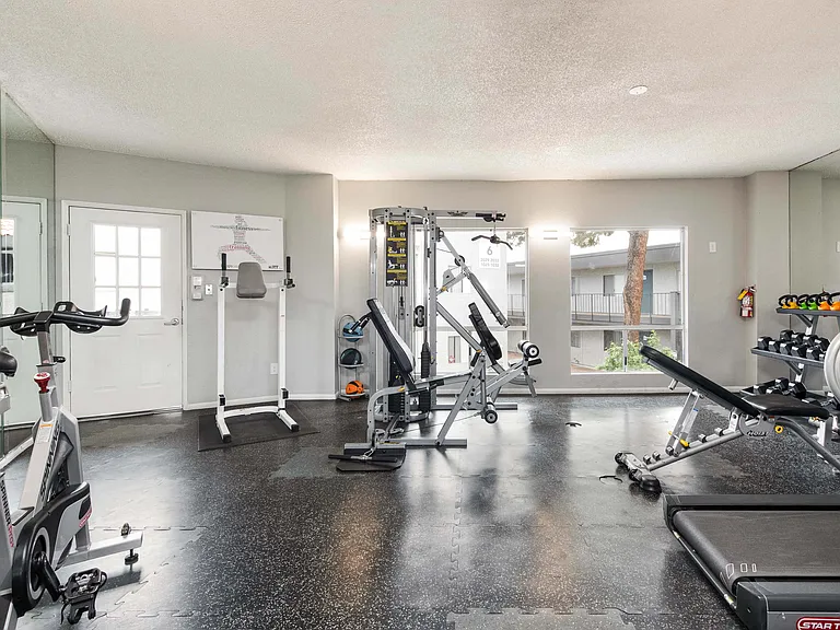 Camelback Cove Apartments — Photo 27