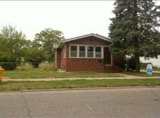902 E 24th St, Des Moines, IA 50317