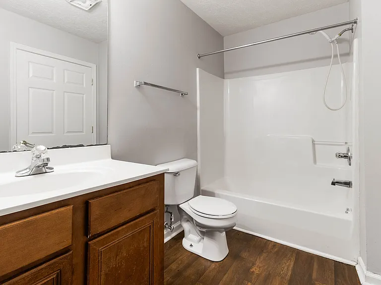 Eagle Creek Townhomes — Photo 18
