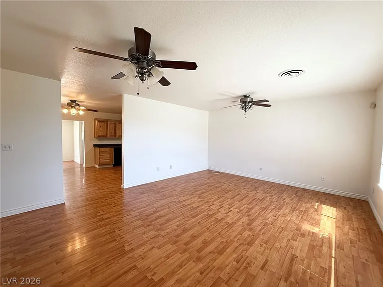 616 Greenway Rd — Photo 2