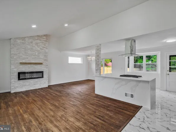 9831 Singleton Dr, Bethesda, MD 20817