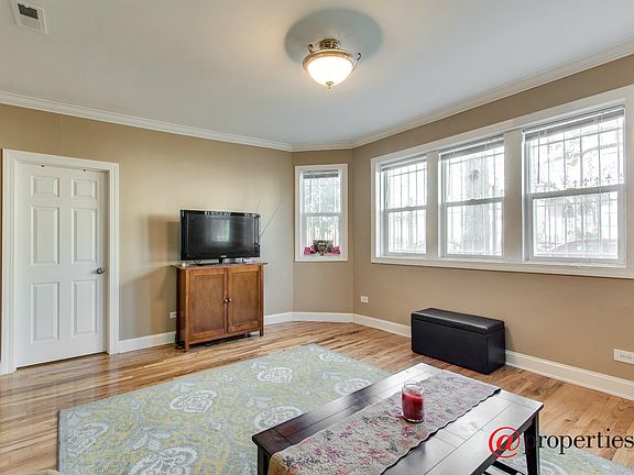 5th image of 3555 W Lyndale St