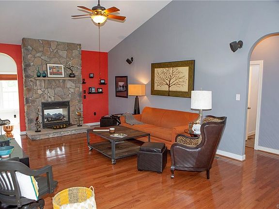 3rd image of 6105 Glendale Estates Ct