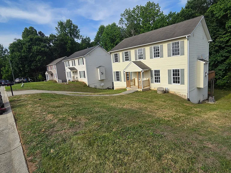 Magnolia Place Ln — Photo 3