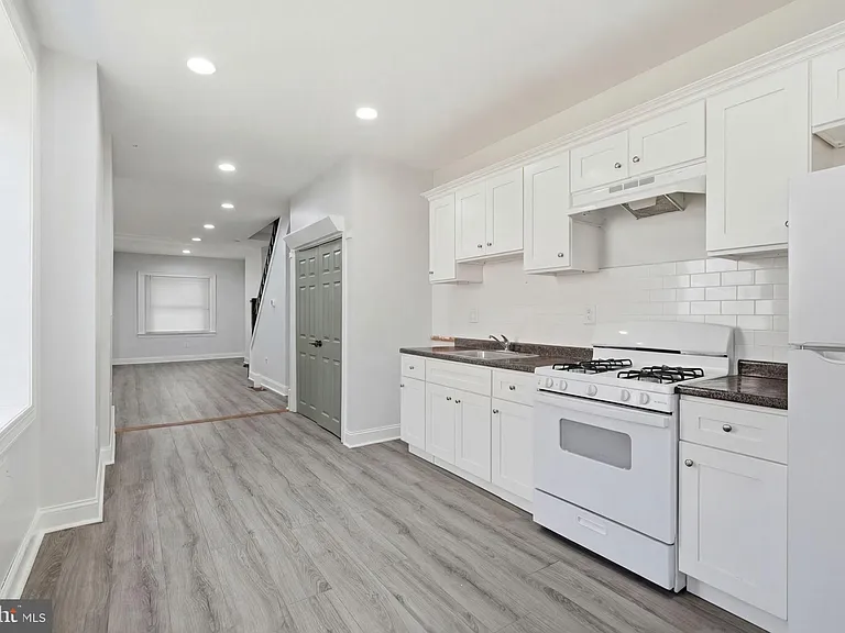 1406 S Allison St — Photo 12