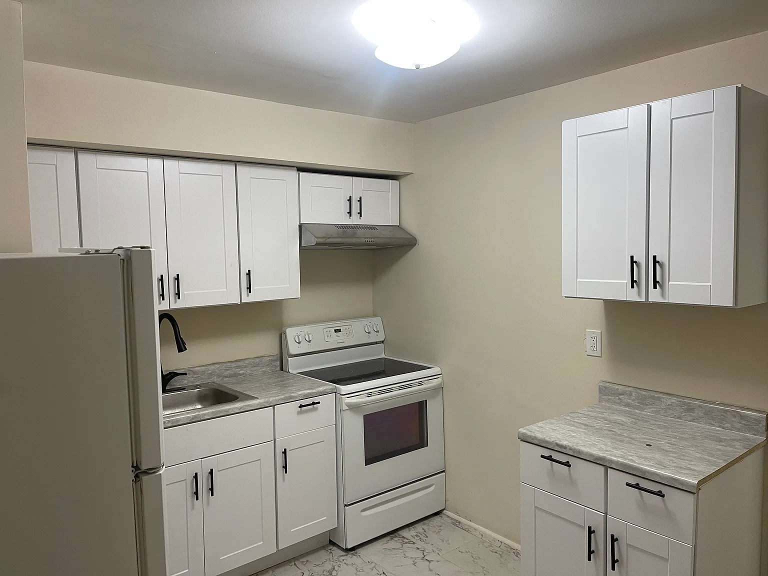2 bed, 1000 sqft, $1,800 — Photo 3