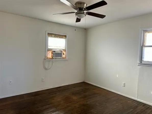 1904 S 8th St, Tahoka, TX 79373
