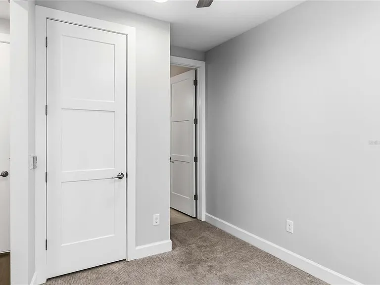 1332 W Gray St #5 — Photo 23