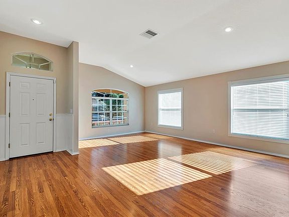 5th image of 707 Valencia Woods Ct