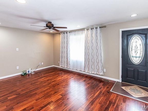 2nd image of 816 Sun Valley