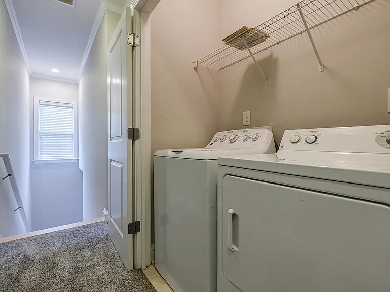 237 Carlyle Park Dr NE — Photo 29
